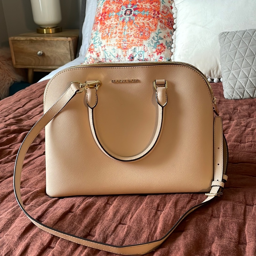 Micheal Kors light tan bag. Like brand new